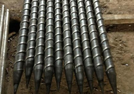 注塑機(jī)停機(jī)前機(jī)筒螺桿應(yīng)該做好維護(hù)清理工作